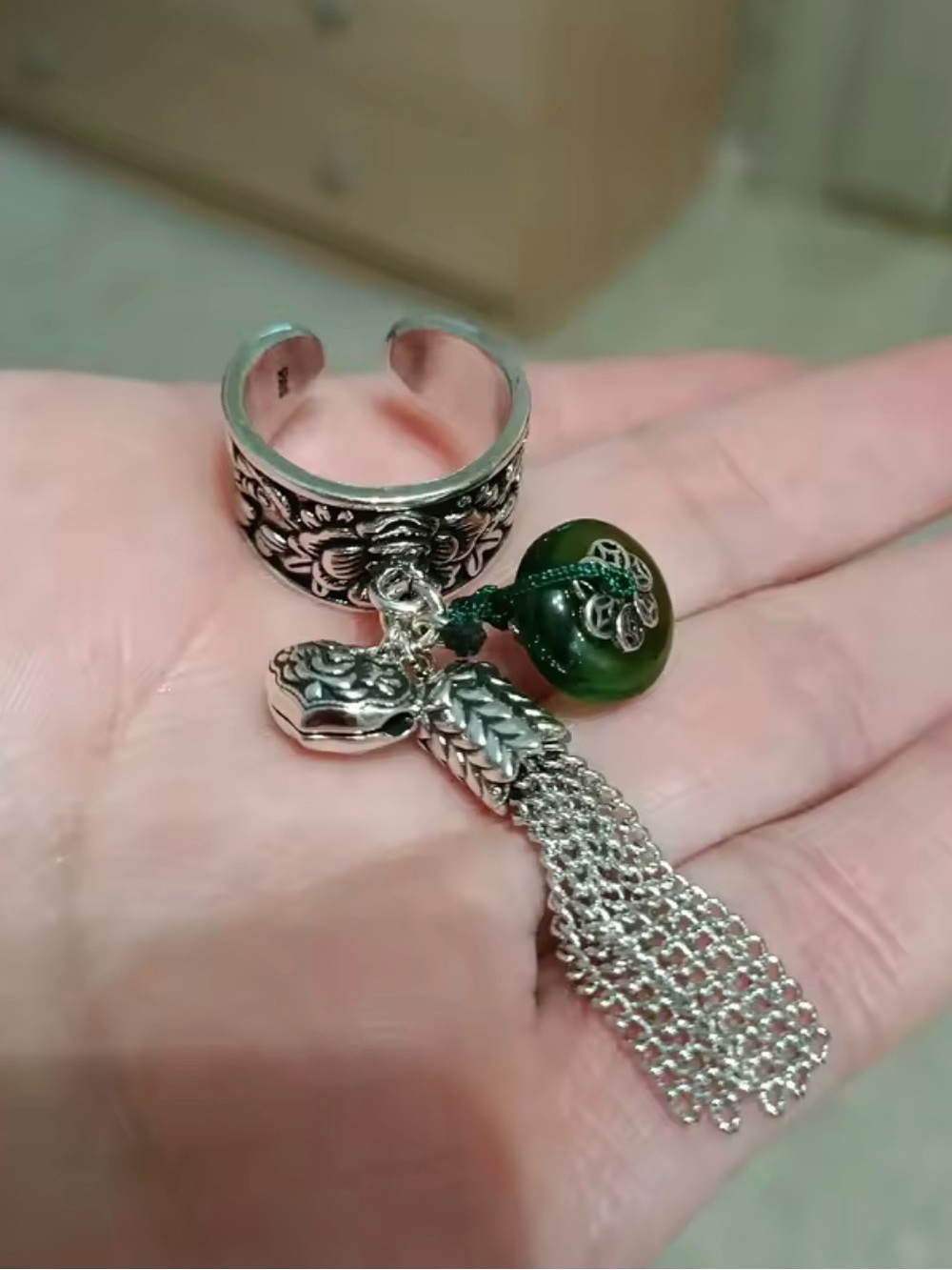 Green Stone Tassel Charm Silver Ring - Picture 5 of 15